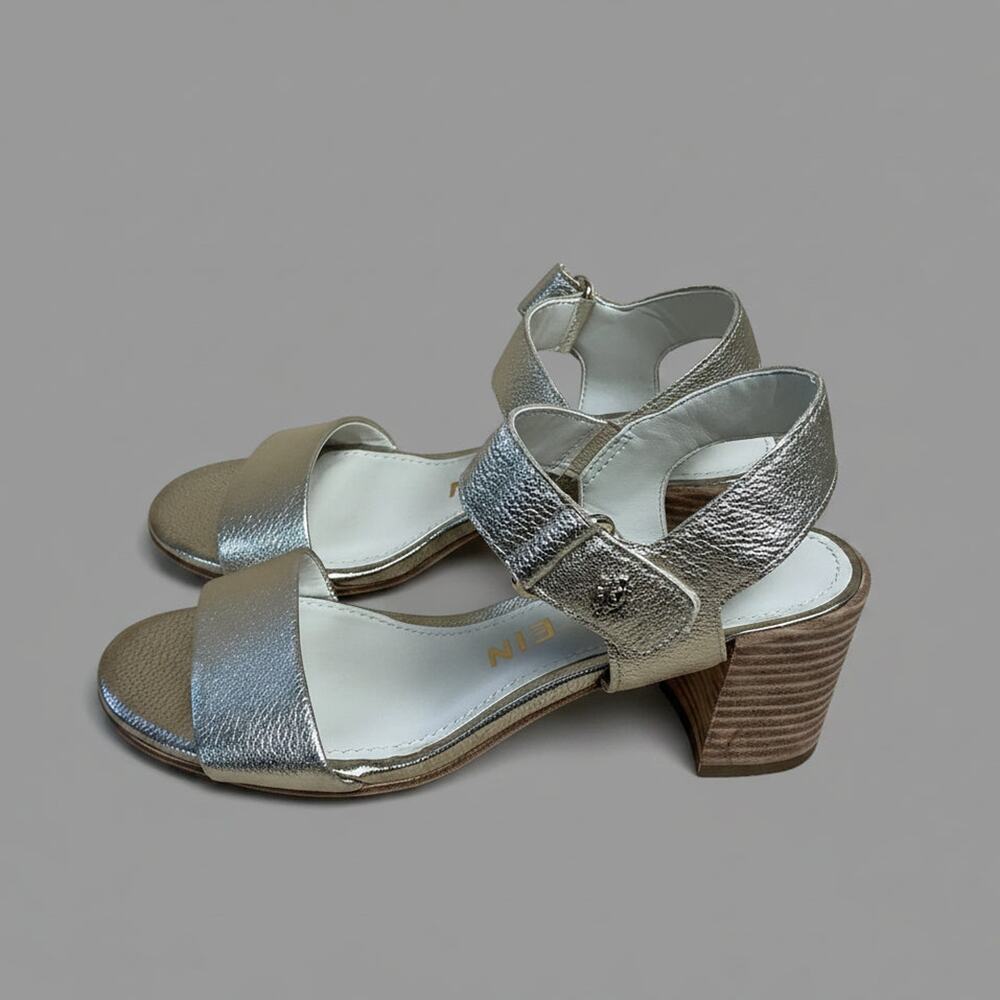 Anne Klein gold Jackie sandals, size 6